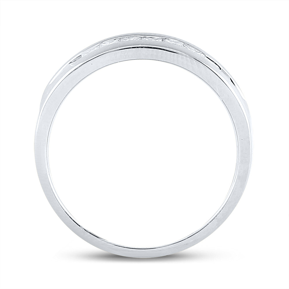 14kt White Gold Mens Princess Diamond Single Row Channel-set Wedding Band 1/2 Cttw