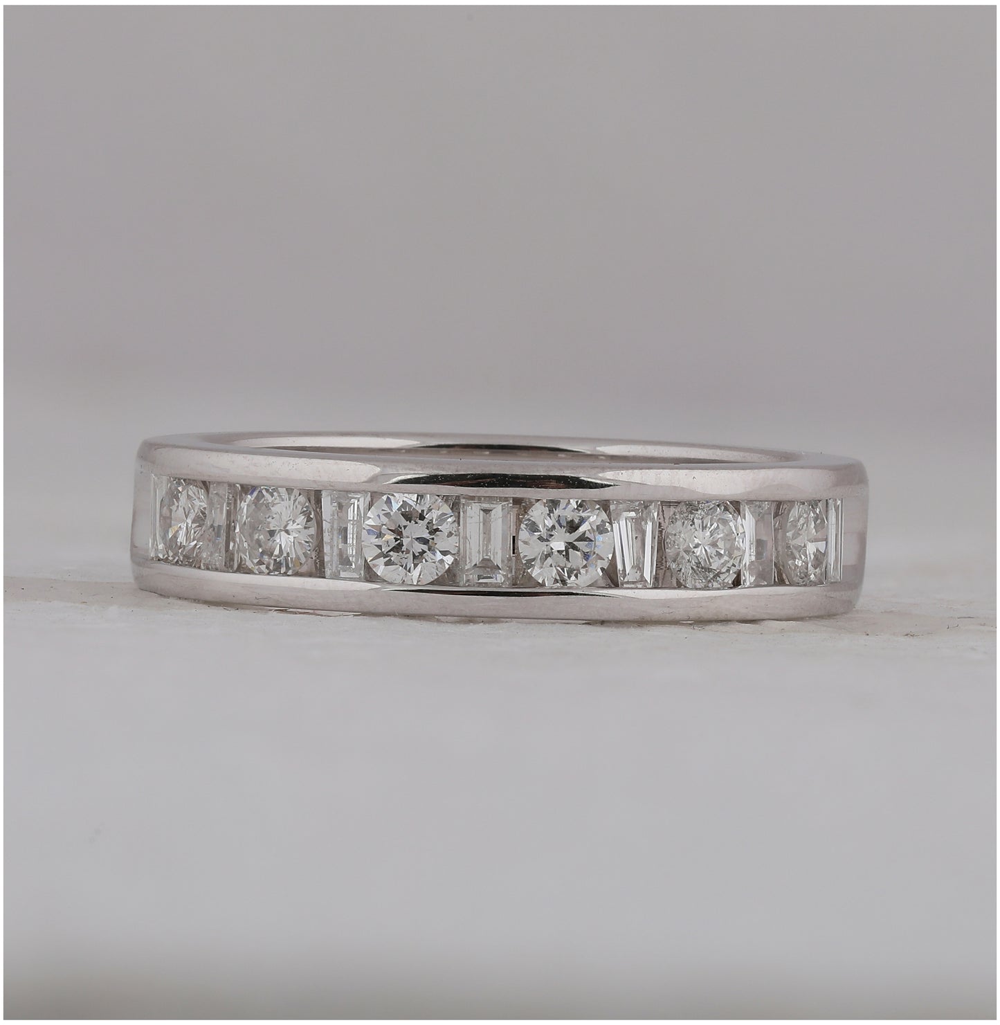 14K White Gold Womens Alternating Round Baguette Diamond Single Row Wedding Band 1 Cttw, Womens Size: 5-10