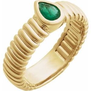 14K Yellow Gold  Pear 6.5 X 4.1 Mm Polished Natural Emerald Ring Size 7