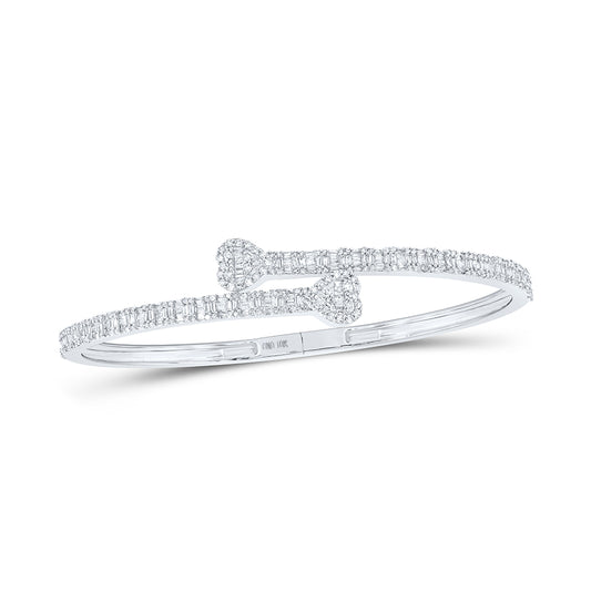 14kt White Gold 1 1/2 Cttw Diamond (15.90mm) Heart Cuff Bangle
