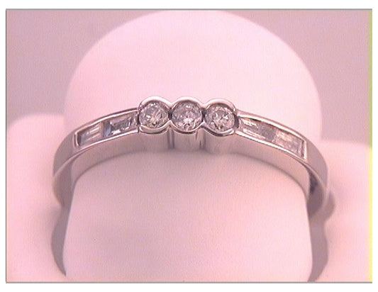 14kt White Gold 1/4ct Diamond Fashion Band