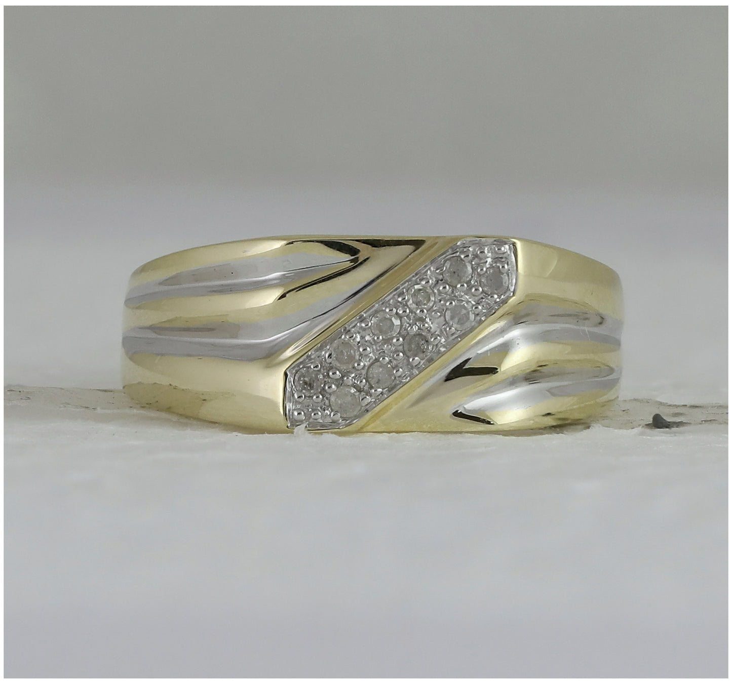 10K Yellow Gold Mens Round Diamond Band Ring 1/10 Cttw, Mens Size: 7-13