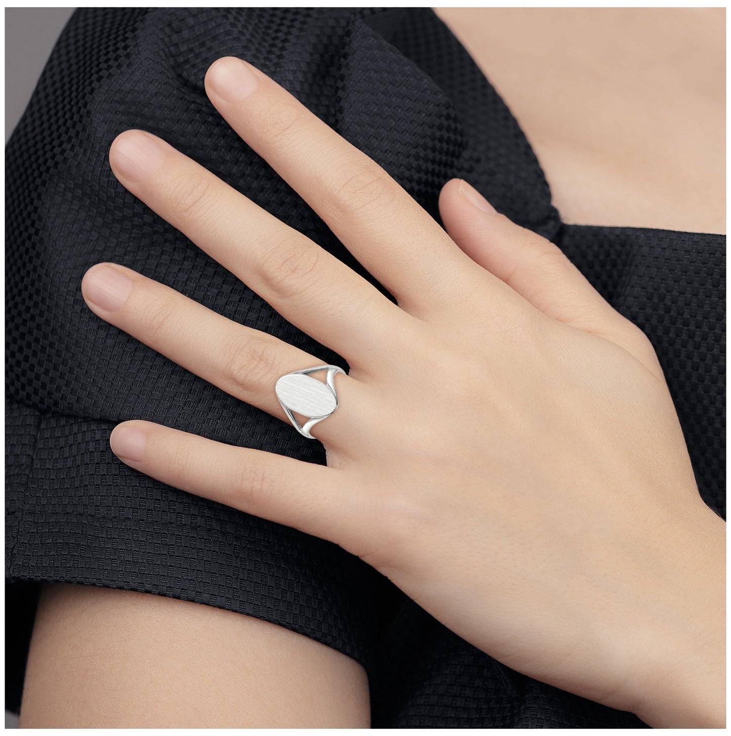 10k White Gold 17.0x9.0mm Closed Back Signet Ring